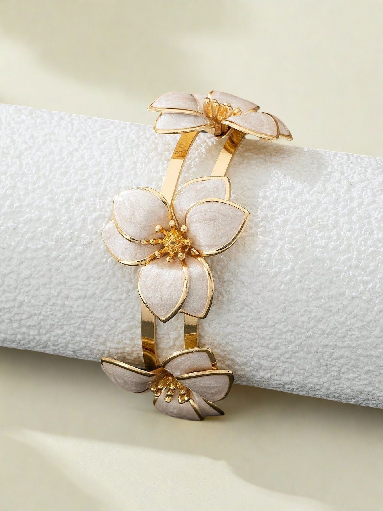 Green Metal Flowers Bangle For Stylish Jewelry Accessories