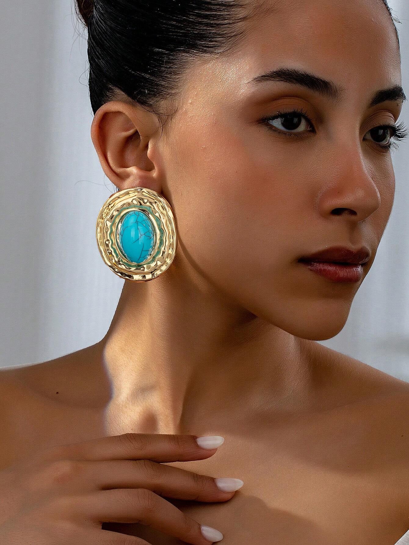 Round Golden Metal Stud Earrings For Everyday Wear