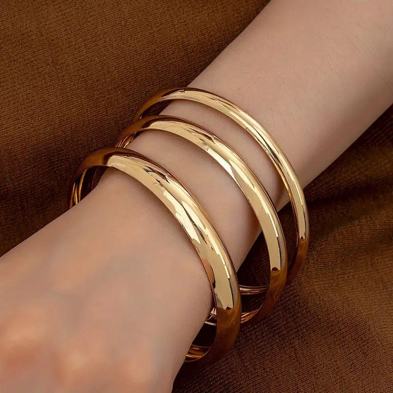 Bohemian Round Bangle For Women In Golden Metal, 1 Set