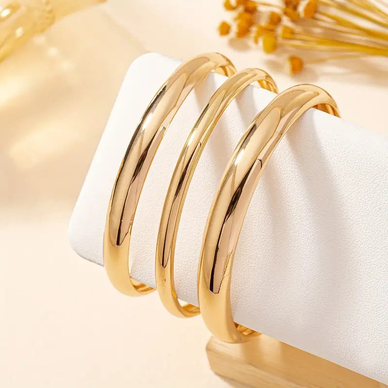 Bohemian Round Bangle For Women In Golden Metal, 1 Set