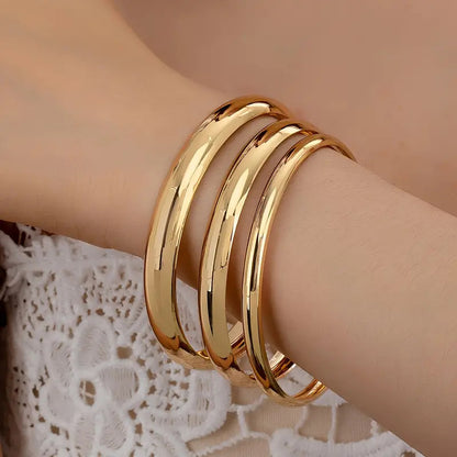 Bohemian Round Bangle For Women In Golden Metal, 1 Set