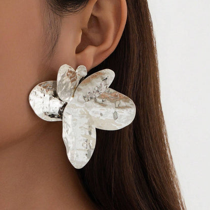 Exaggerated Silver Metal Flowers Stud Earrings For Women Featuring Elegant Floral Design