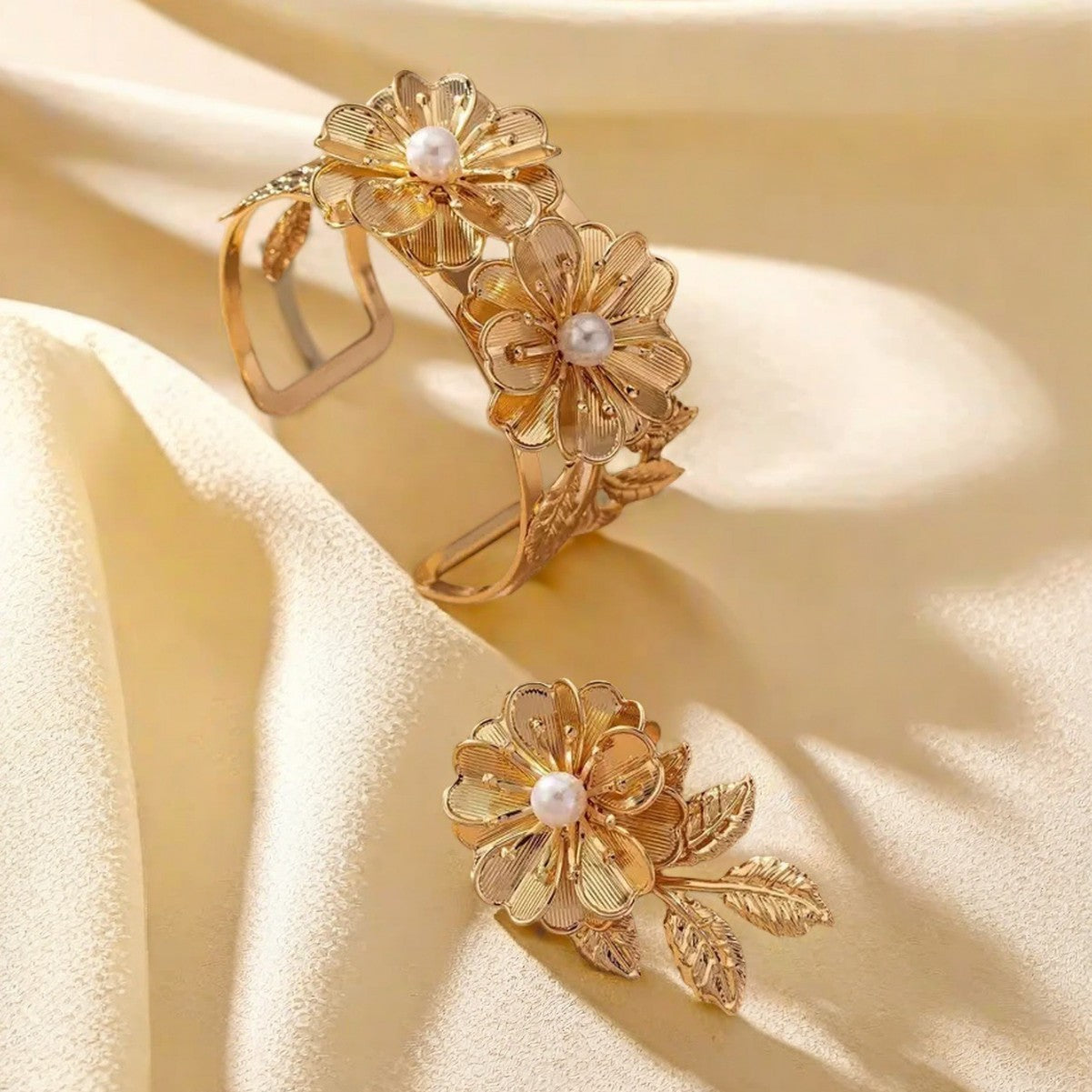 Golden Jewelry Set Featuring Flower Pattern Made Of Metal, Elegant And Stylish Accessory