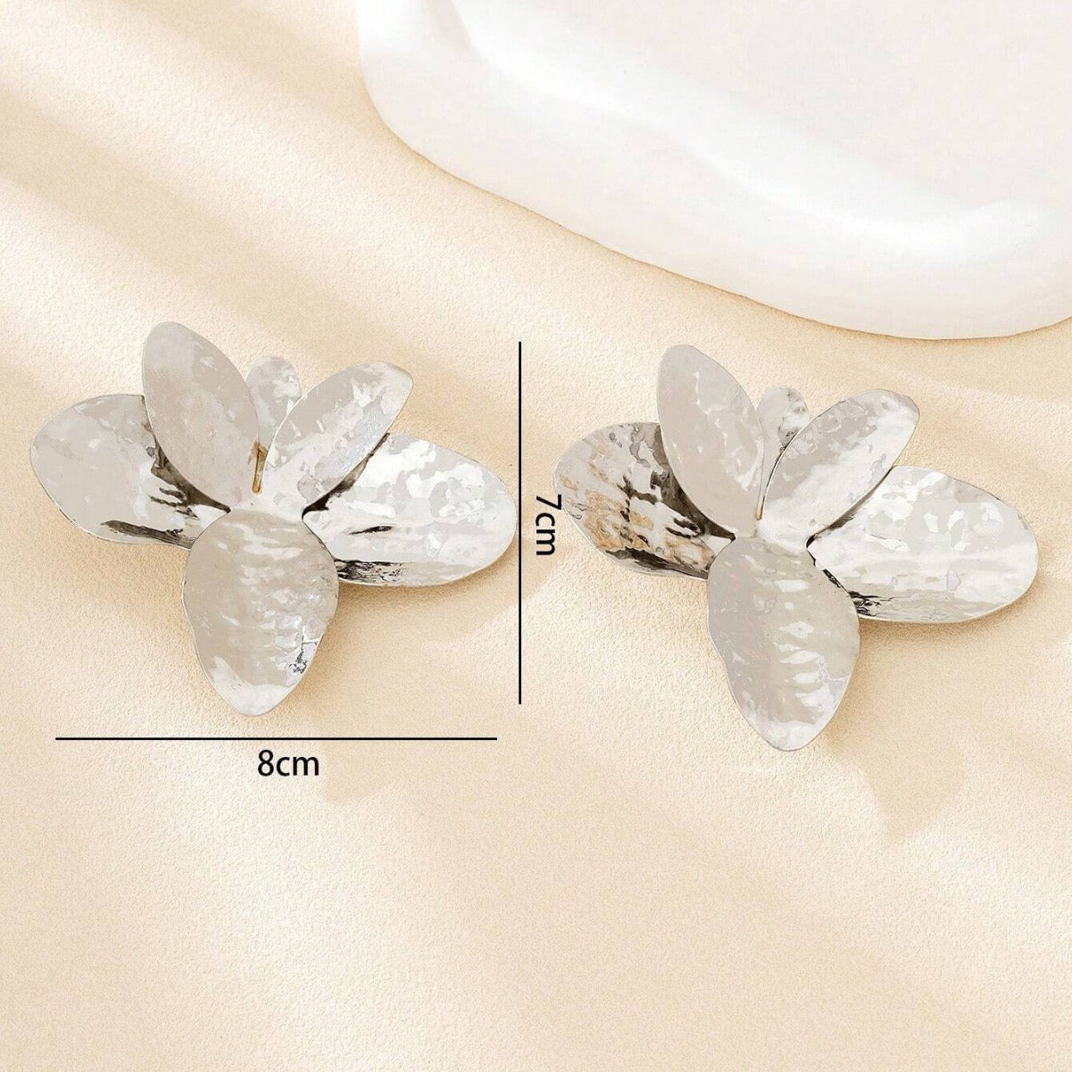 Exaggerated Silver Metal Flowers Stud Earrings For Women Featuring Elegant Floral Design
