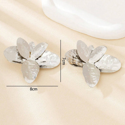 Exaggerated Silver Metal Flowers Stud Earrings For Women Featuring Elegant Floral Design
