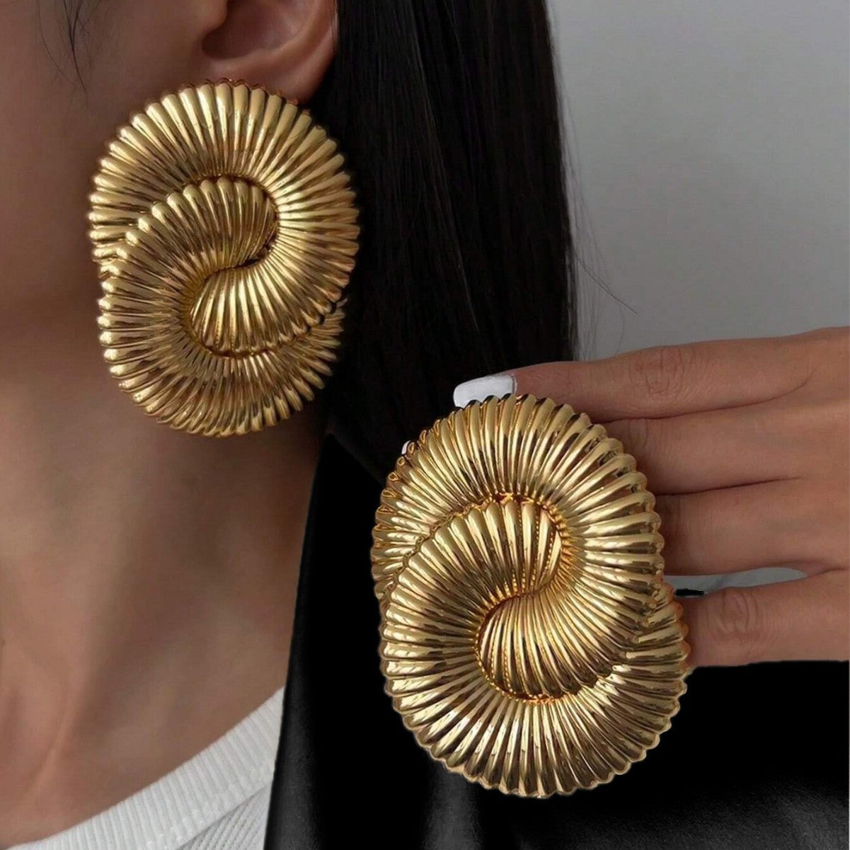 Twist Lines Stud Earrings For Women In Golden Metal