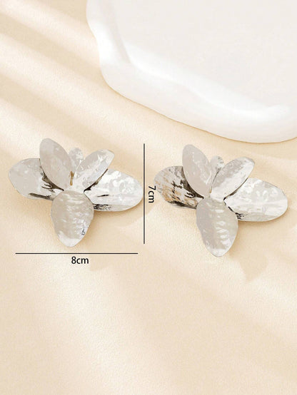 Exaggerated Silver Metal Flowers Stud Earrings For Women Featuring Elegant Floral Design