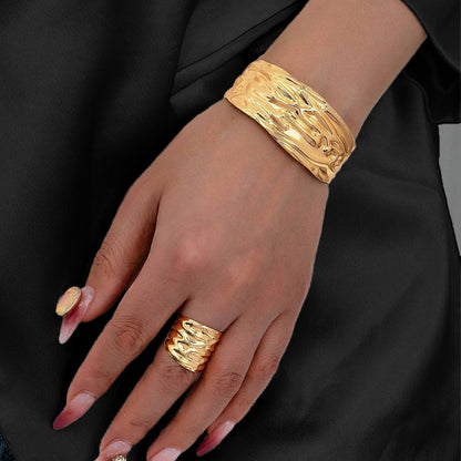 Golden Metal Jewelry Set Featuring Elegant Design For Stylish Occasions