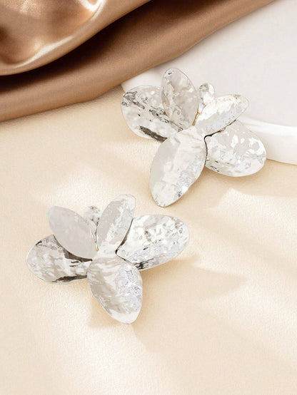 Exaggerated Silver Metal Flowers Stud Earrings For Women Featuring Elegant Floral Design