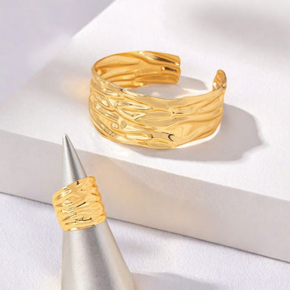 Golden Metal Jewelry Set Featuring Elegant Design For Stylish Occasions