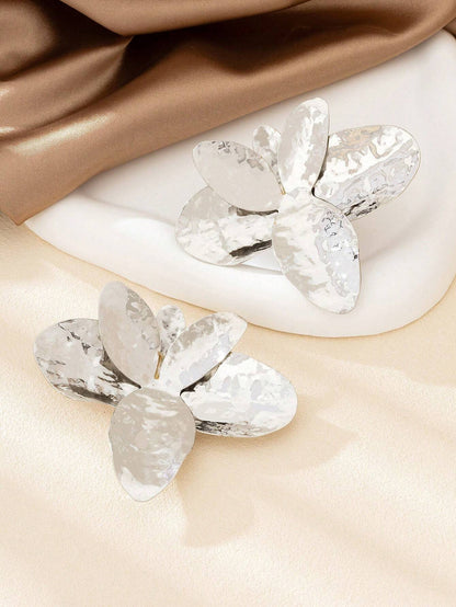 Exaggerated Silver Metal Flowers Stud Earrings For Women Featuring Elegant Floral Design