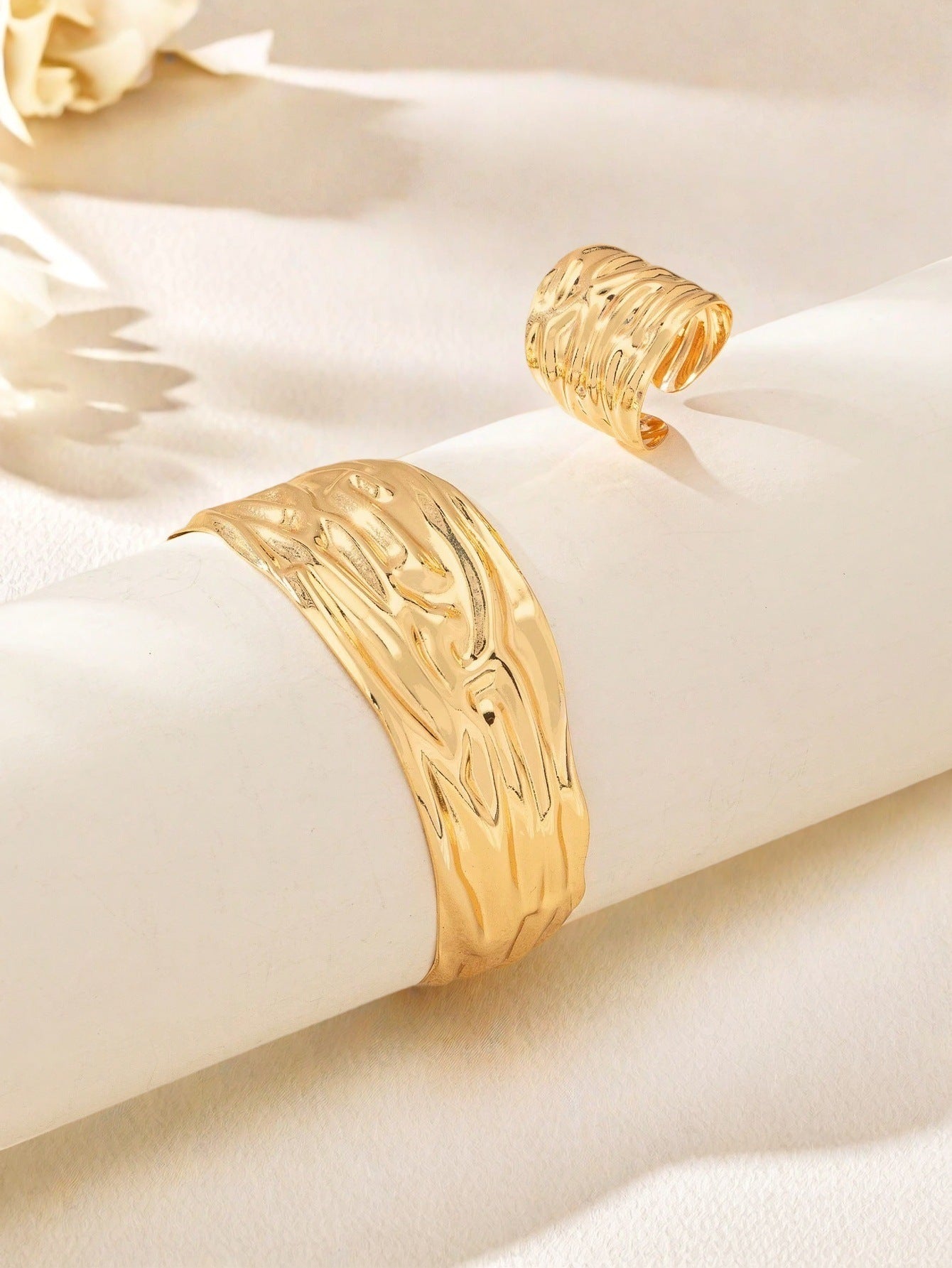 Golden Metal Jewelry Set Featuring Elegant Design For Stylish Occasions