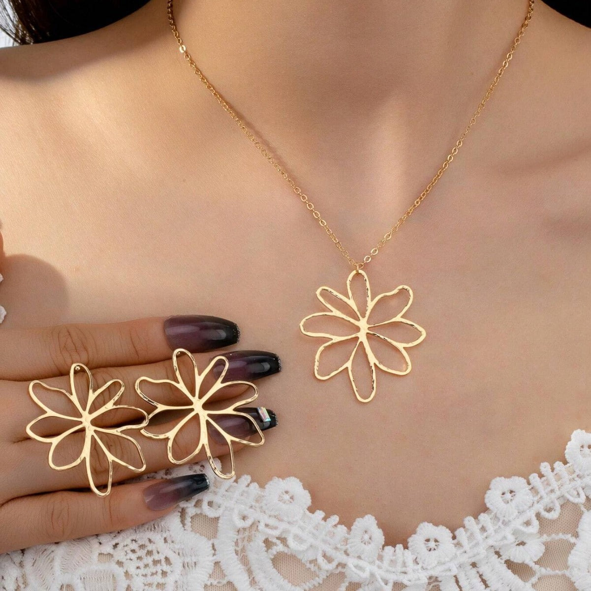 Golden Jewelry Set Featuring Flower Pattern Made Of Durable Alloy