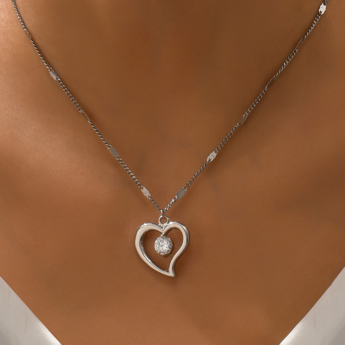 Heart Shape Pendant For Women In Simple Style, Made Of Copper With Golden Finish And Zircon Inlay