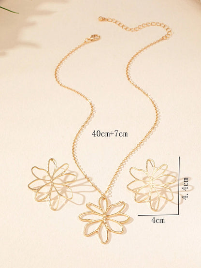 Golden Jewelry Set Featuring Flower Pattern Made Of Durable Alloy