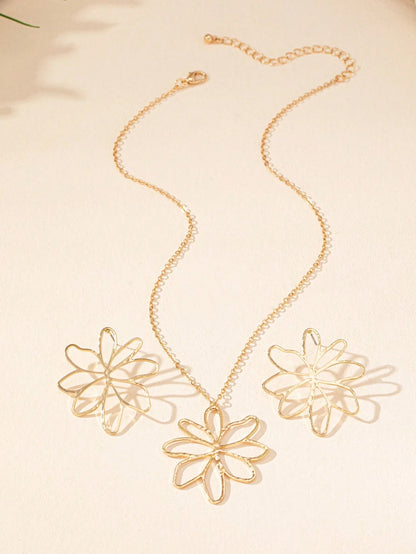 Golden Jewelry Set Featuring Flower Pattern Made Of Durable Alloy