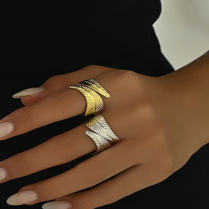 Retro Golden Leaves Ring For Women In Alloy Material Featuring Elegant Design