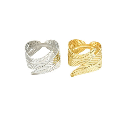 Retro Golden Leaves Ring For Women In Alloy Material Featuring Elegant Design