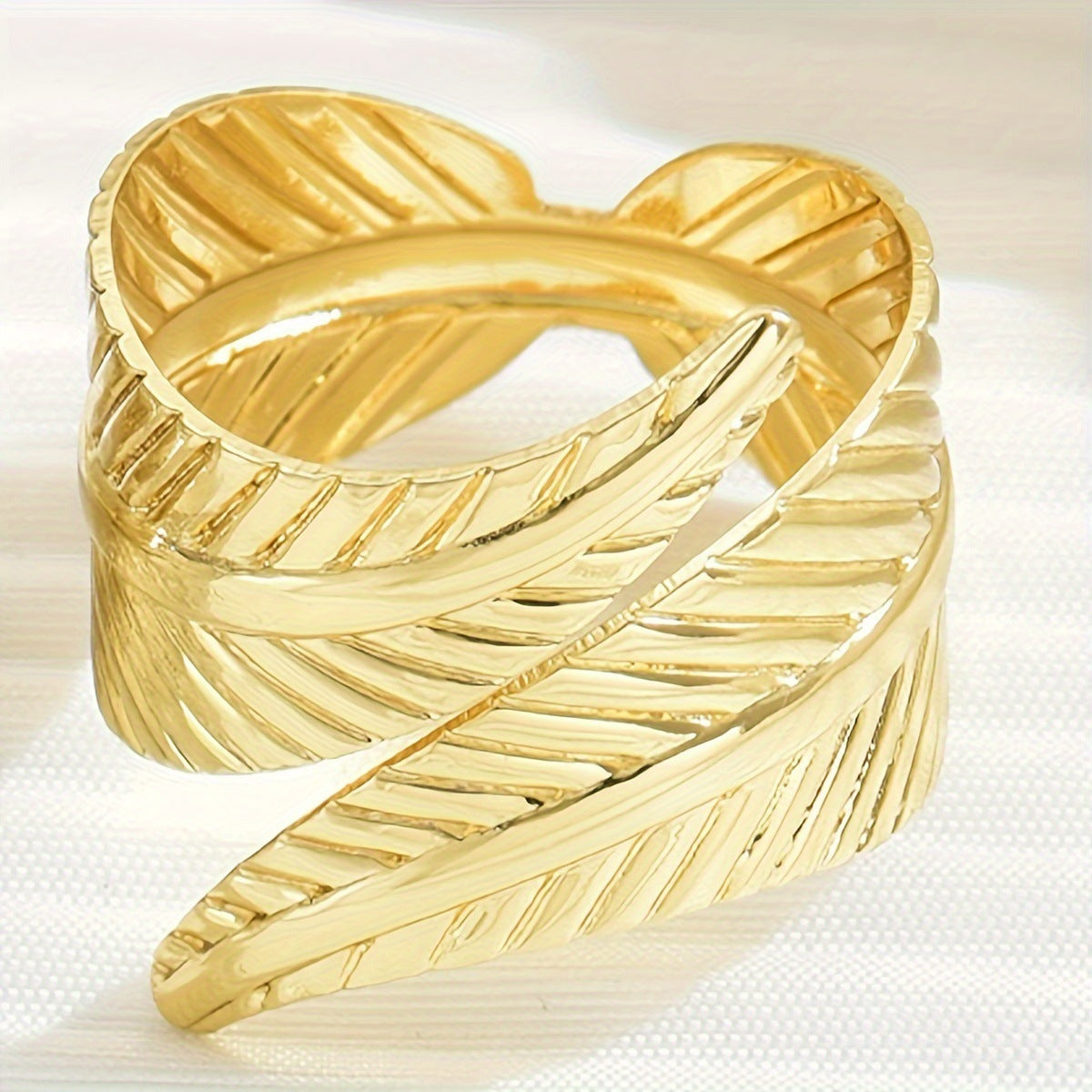 Retro Golden Leaves Ring For Women In Alloy Material Featuring Elegant Design