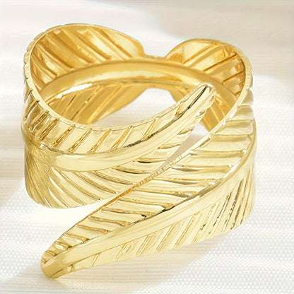 Retro Golden Leaves Ring For Women In Alloy Material Featuring Elegant Design