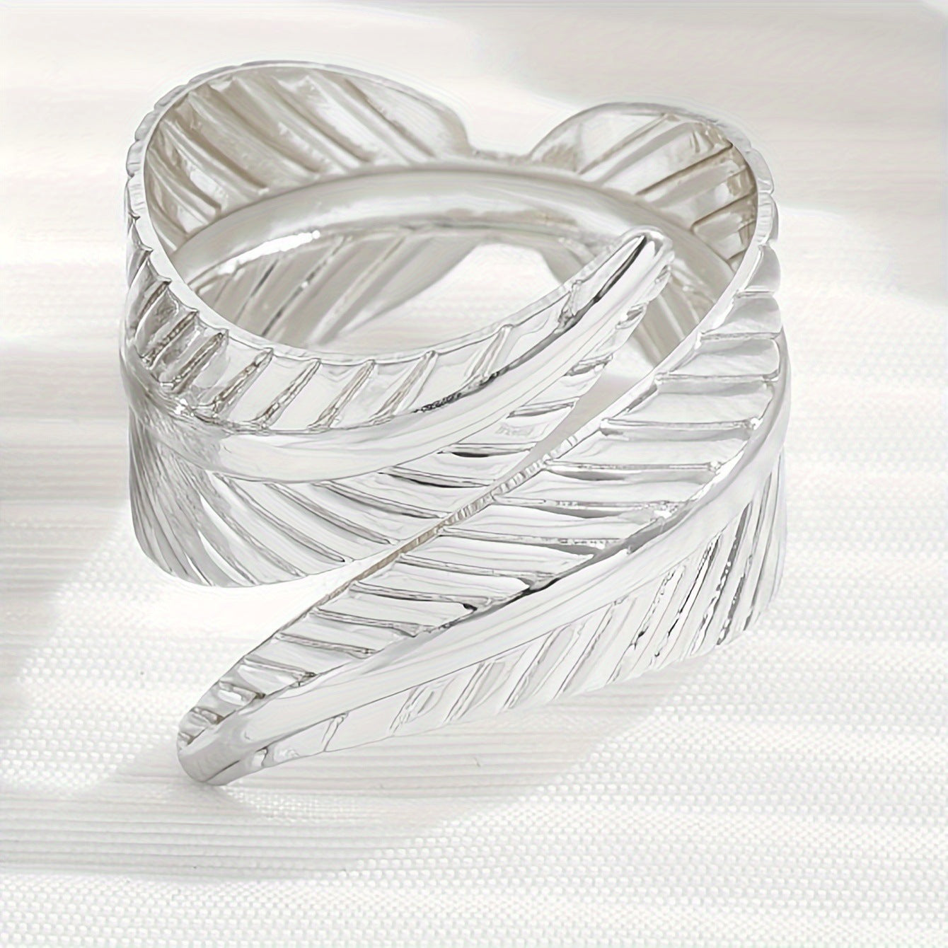 Retro Golden Leaves Ring For Women In Alloy Material Featuring Elegant Design