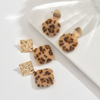Retro Leopard Print Stud Earrings For Women Featuring Hammered Flocking Material