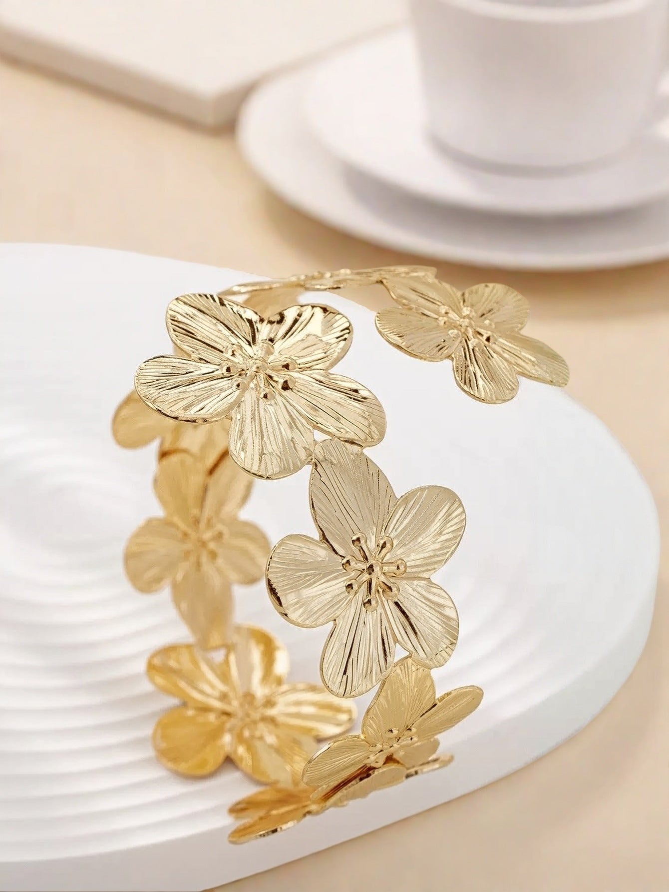 Elegant Golden Flowers Arm Cuff For Women Featuring Electroplated Metal Bangle Jewelry Accessory