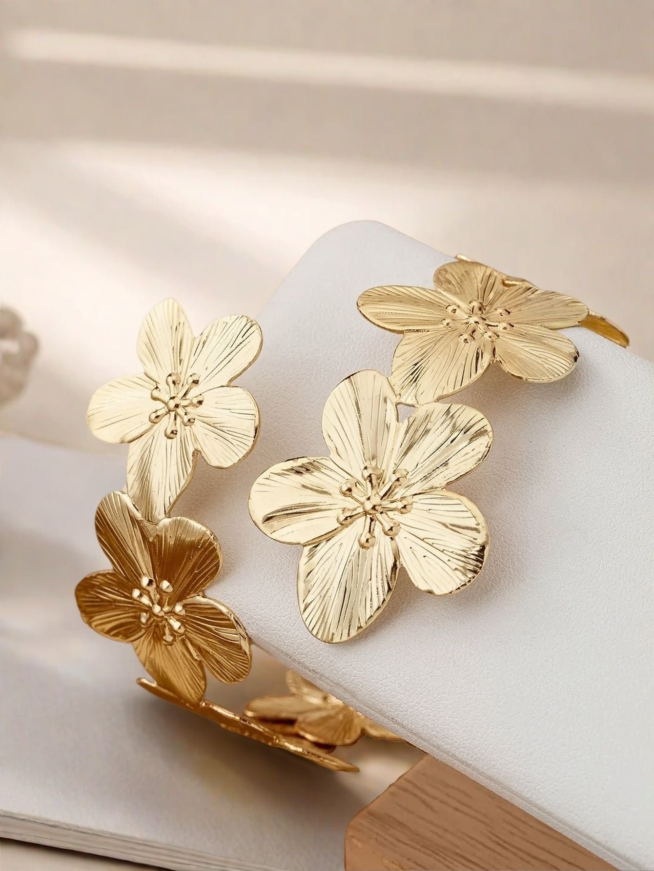 Elegant Golden Flowers Arm Cuff For Women Featuring Electroplated Metal Bangle Jewelry Accessory