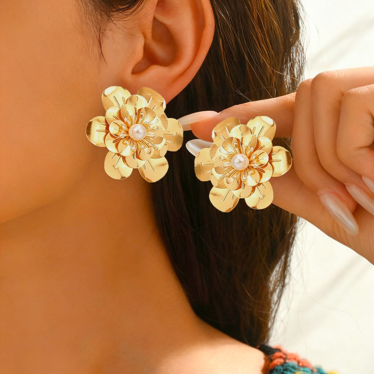 Flowers Stud Earrings For Women In Golden Alloy, Elegant Floral Design For Everyday Wear