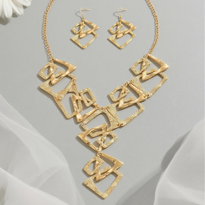 Retro Jewelry Set Featuring Trillion-Cut Design In Golden Alloy