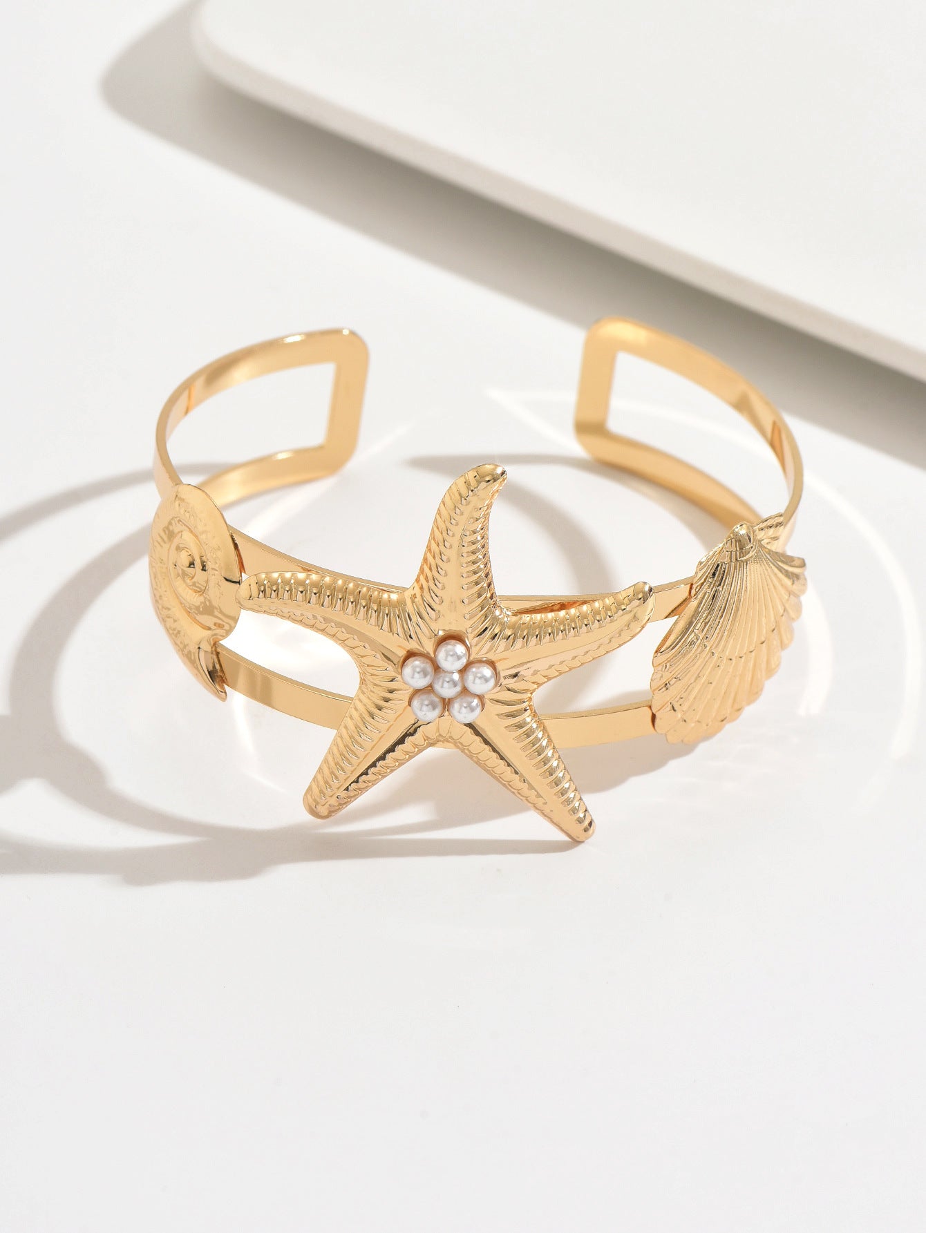 Golden Metal Starfish Arm Bracelet For Stylish Jewelry Accessories