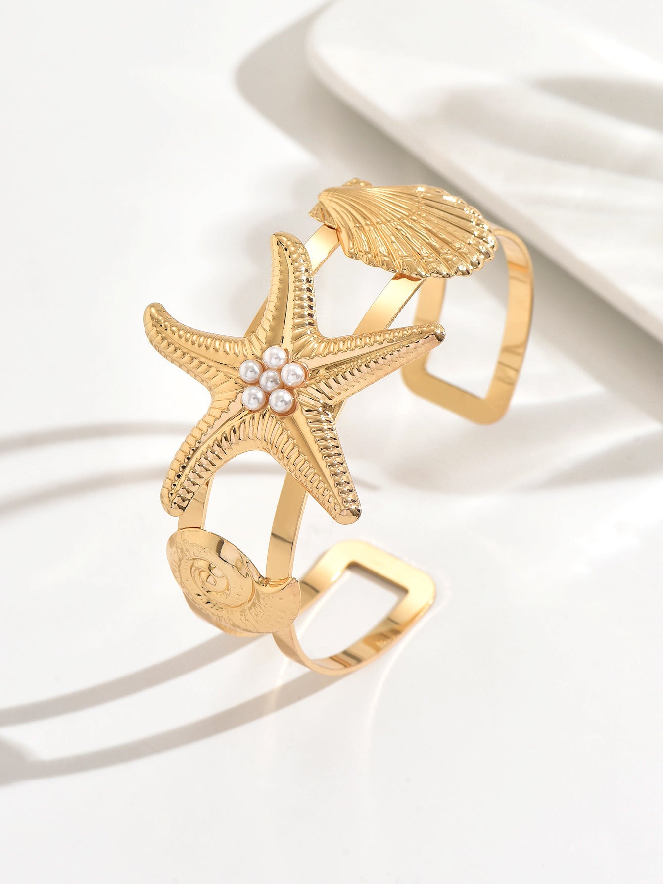 Golden Metal Starfish Arm Bracelet For Stylish Jewelry Accessories