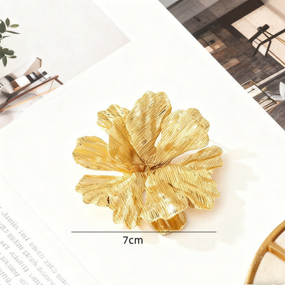 Alloy Flowers Pin With Electroplated Finish In Golden Color