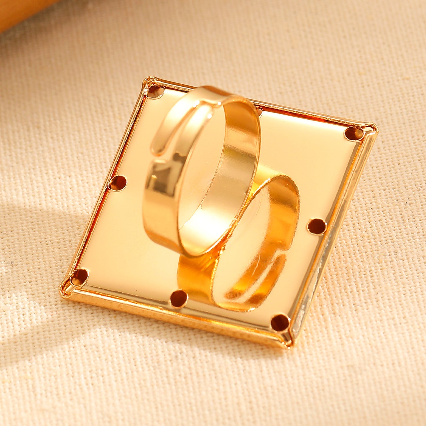 Exaggerated Golden Quadrilateral Iron Ring For Women, 1 Piece