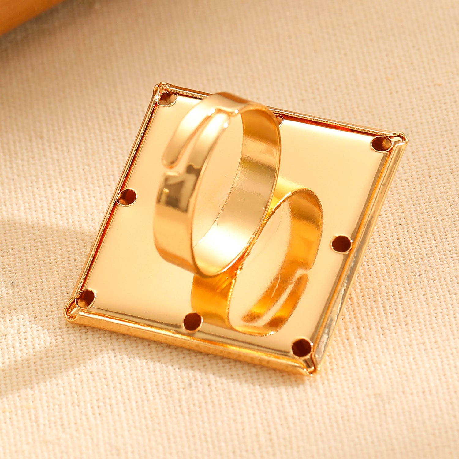 Exaggerated Golden Quadrilateral Iron Ring For Women, 1 Piece