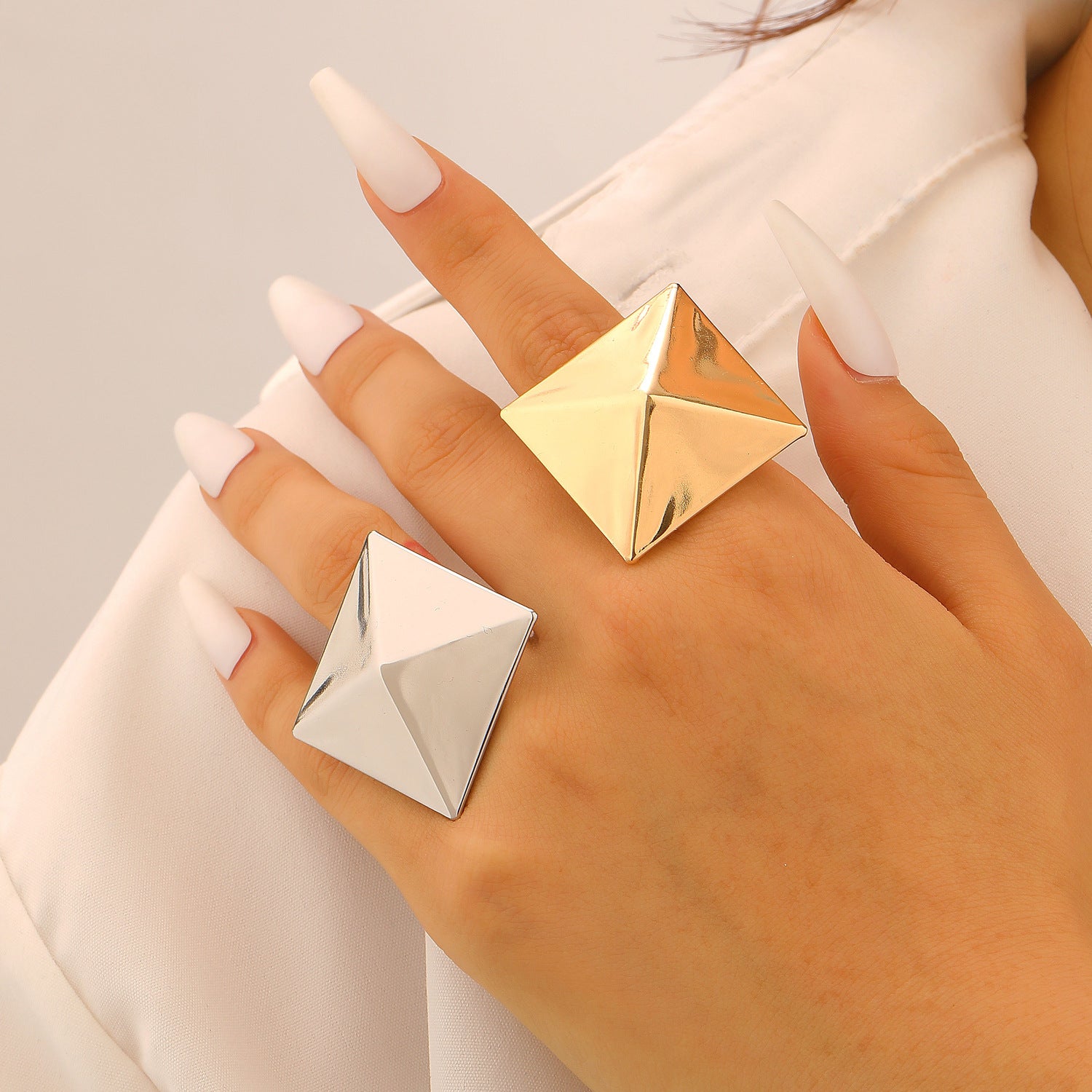 Exaggerated Golden Quadrilateral Iron Ring For Women, 1 Piece
