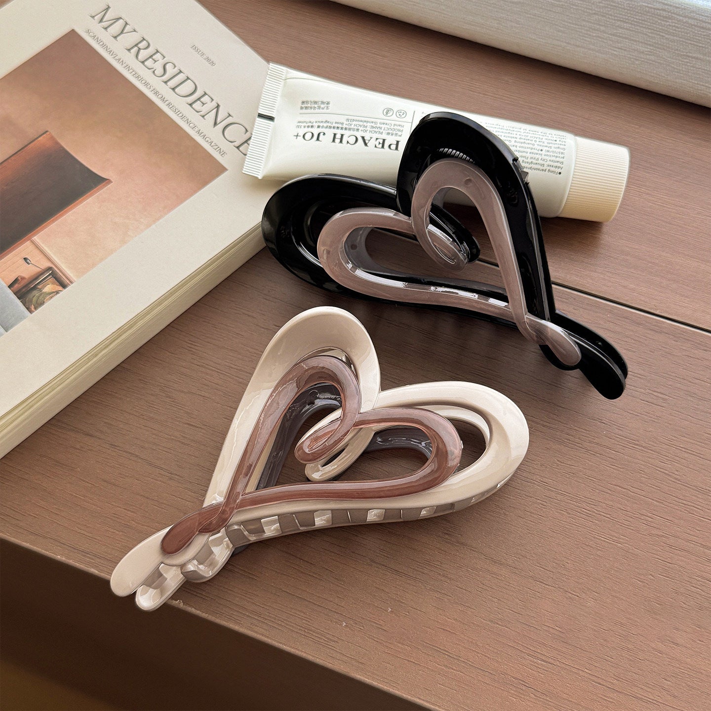 Heart Shape Resin Hair Claws For Women In New Style, Beige Hairpin Accessory