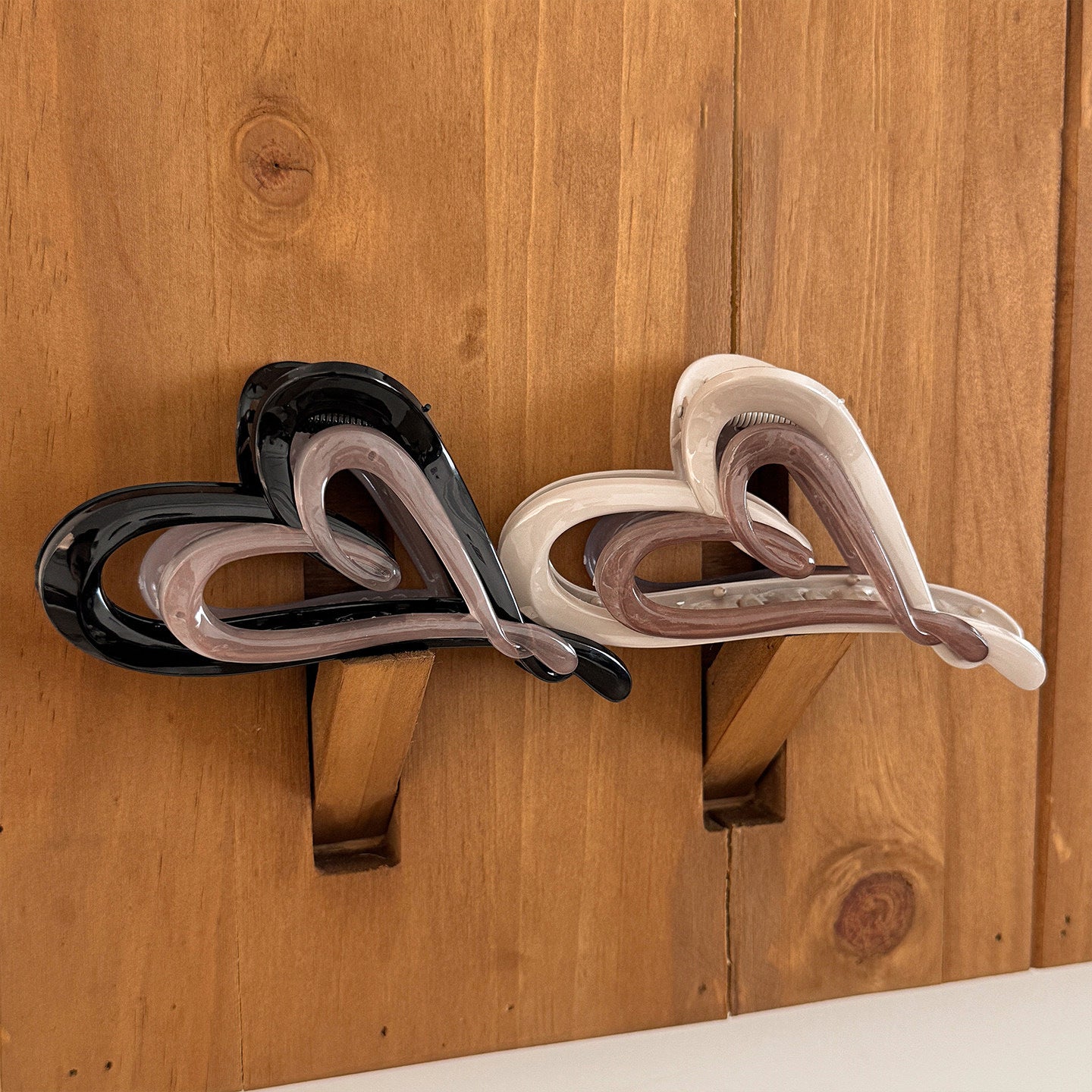 Heart Shape Resin Hair Claws For Women In New Style, Beige Hairpin Accessory