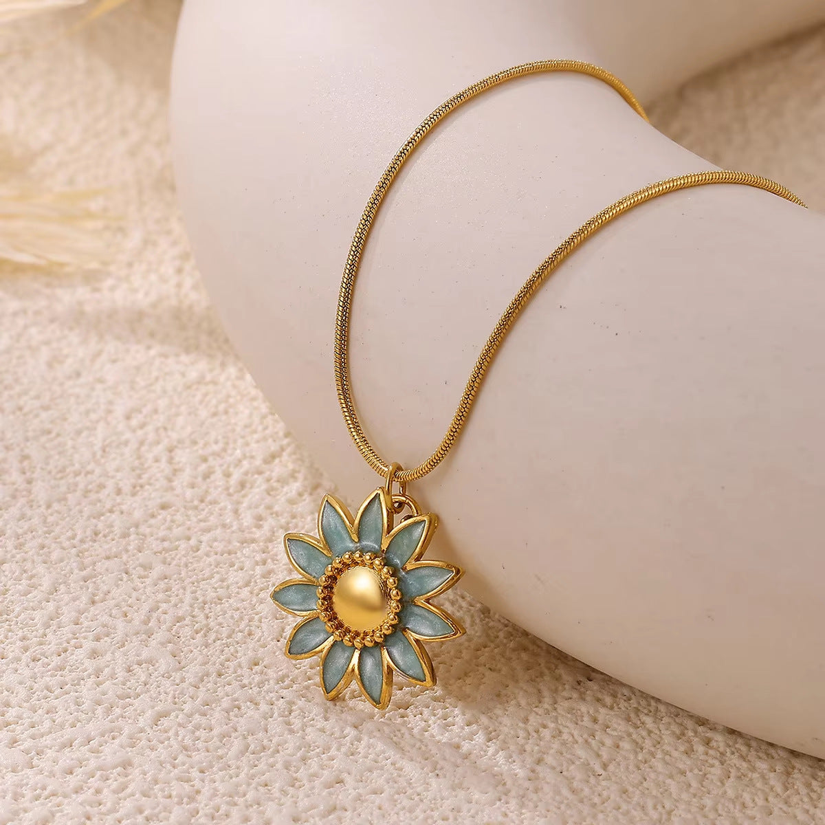 Flower Necklace For Women Featuring PVD Coated 18K Real Gold Plated 304 Stainless Steel