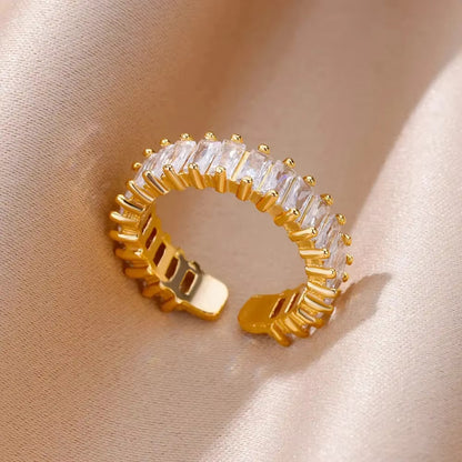 Vintage Style Women’s Ring Featuring Lines Pattern With 18K Real Gold Plated Finish In Golden