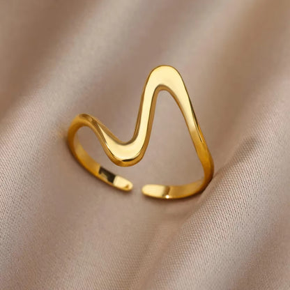 Vintage Style Women’s Ring Featuring Lines Pattern With 18K Real Gold Plated Finish In Golden