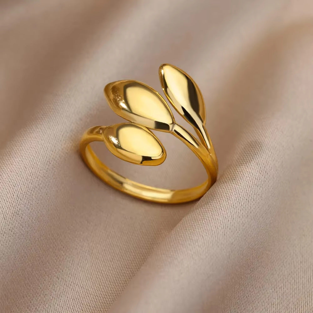 Vintage Style Women’s Ring Featuring Lines Pattern With 18K Real Gold Plated Finish In Golden