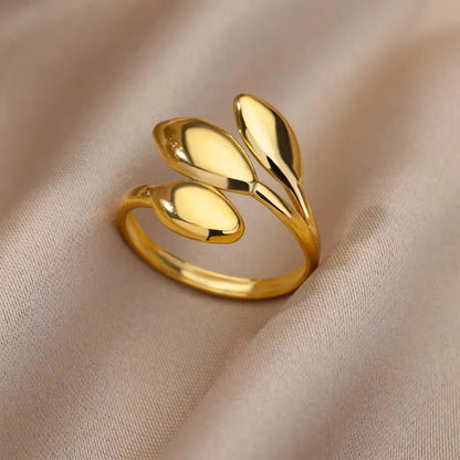 Vintage Style Women’s Ring Featuring Lines Pattern With 18K Real Gold Plated Finish In Golden