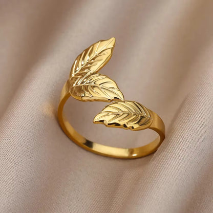 Vintage Style Women’s Ring Featuring Lines Pattern With 18K Real Gold Plated Finish In Golden