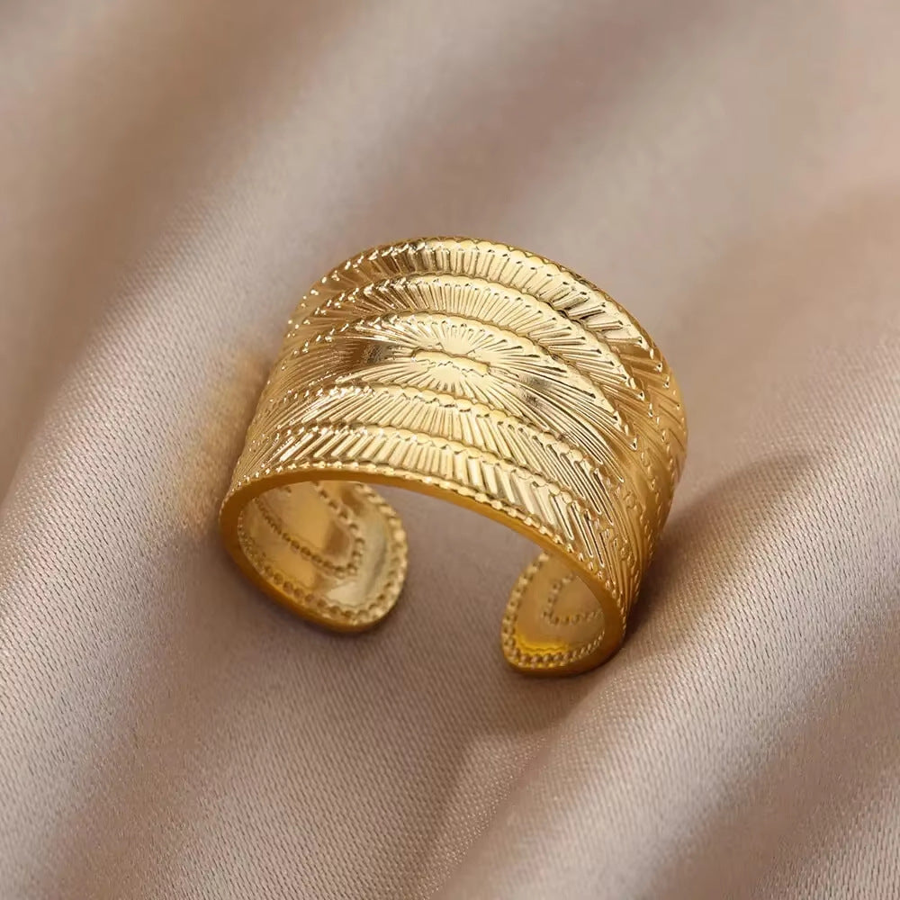 Vintage Style Women’s Ring Featuring Lines Pattern With 18K Real Gold Plated Finish In Golden