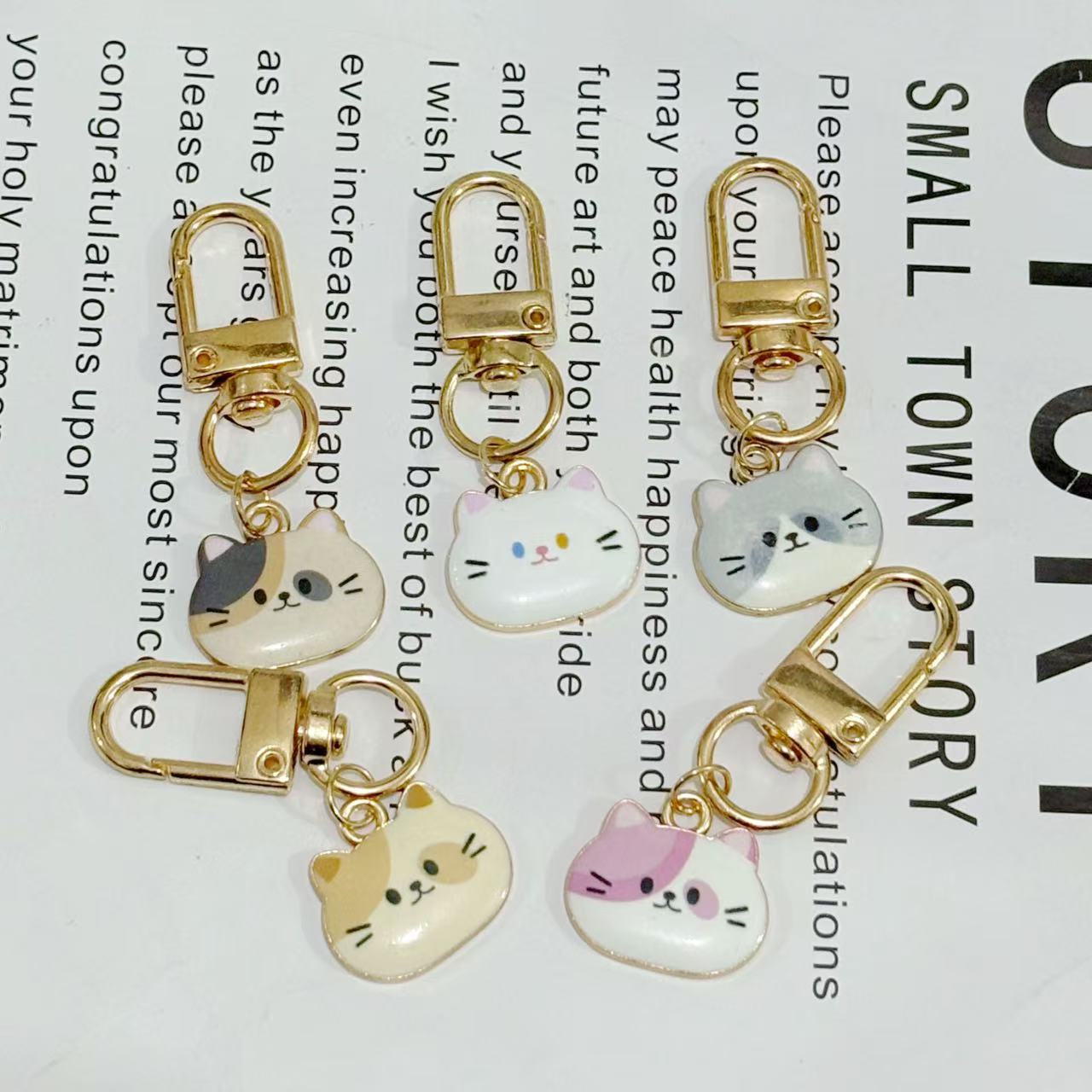 Cat Pattern Alloy Keychain Featuring Durable Metal Design, Perfect For Everyday Use And Gift Giving