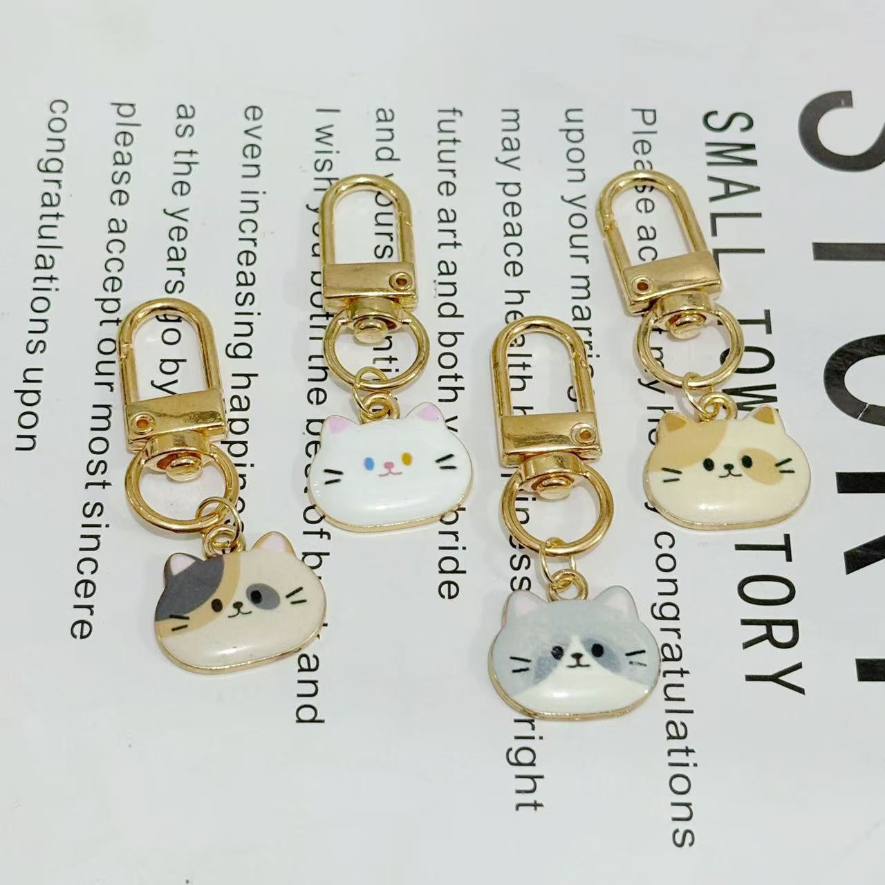 Cat Pattern Alloy Keychain Featuring Durable Metal Design, Perfect For Everyday Use And Gift Giving