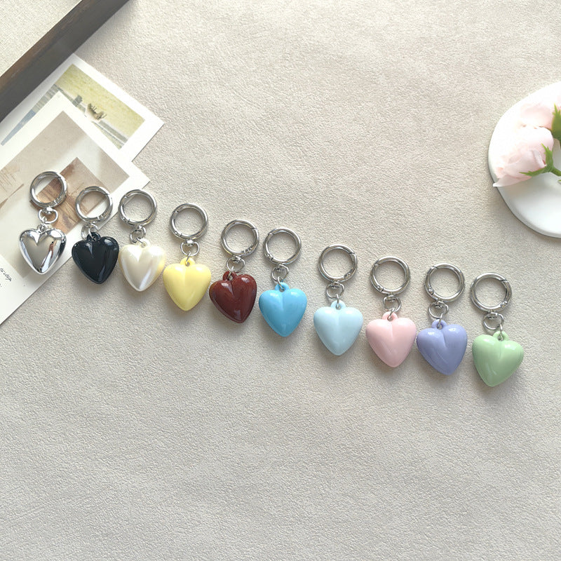 Heart Shape Keychain Made Of Durable Plastic In Classic Black, Perfect For Everyday Use And Gift Giving