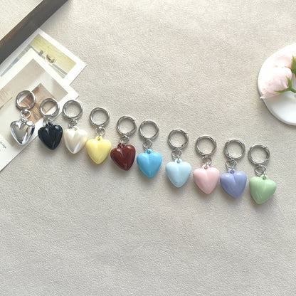 Heart Shape Keychain Made Of Durable Plastic In Classic Black, Perfect For Everyday Use And Gift Giving
