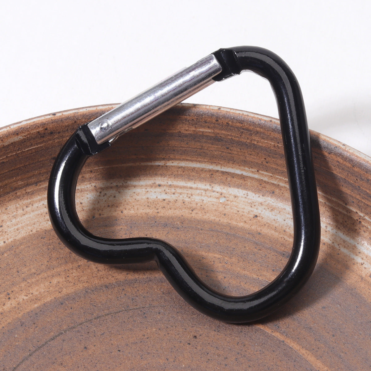 Heart Shape Climbing Carabiner Made Of Durable Aluminum Alloy For Outdoor And Hiking Activities